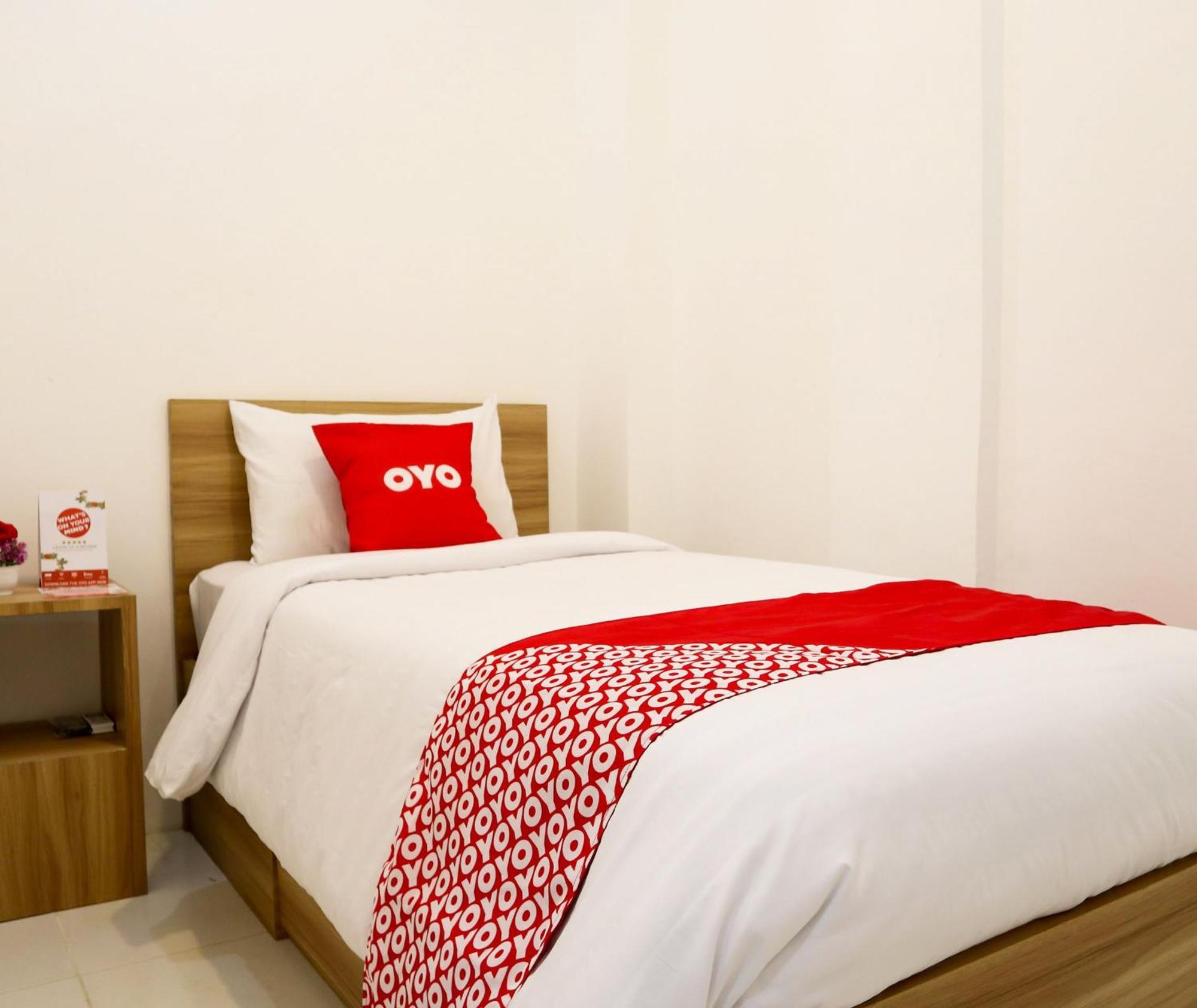 Oyo 1191 Monalisa Residence And Cafe Padang  Esterno foto