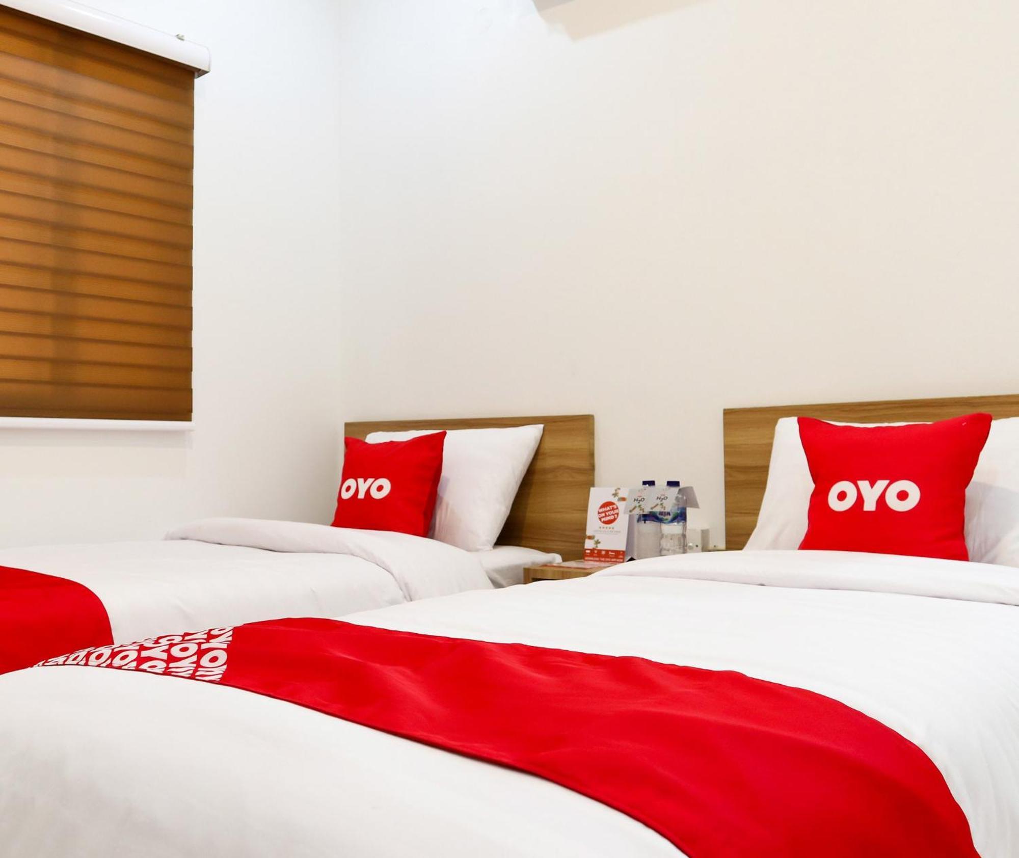 Oyo 1191 Monalisa Residence And Cafe Padang  Esterno foto