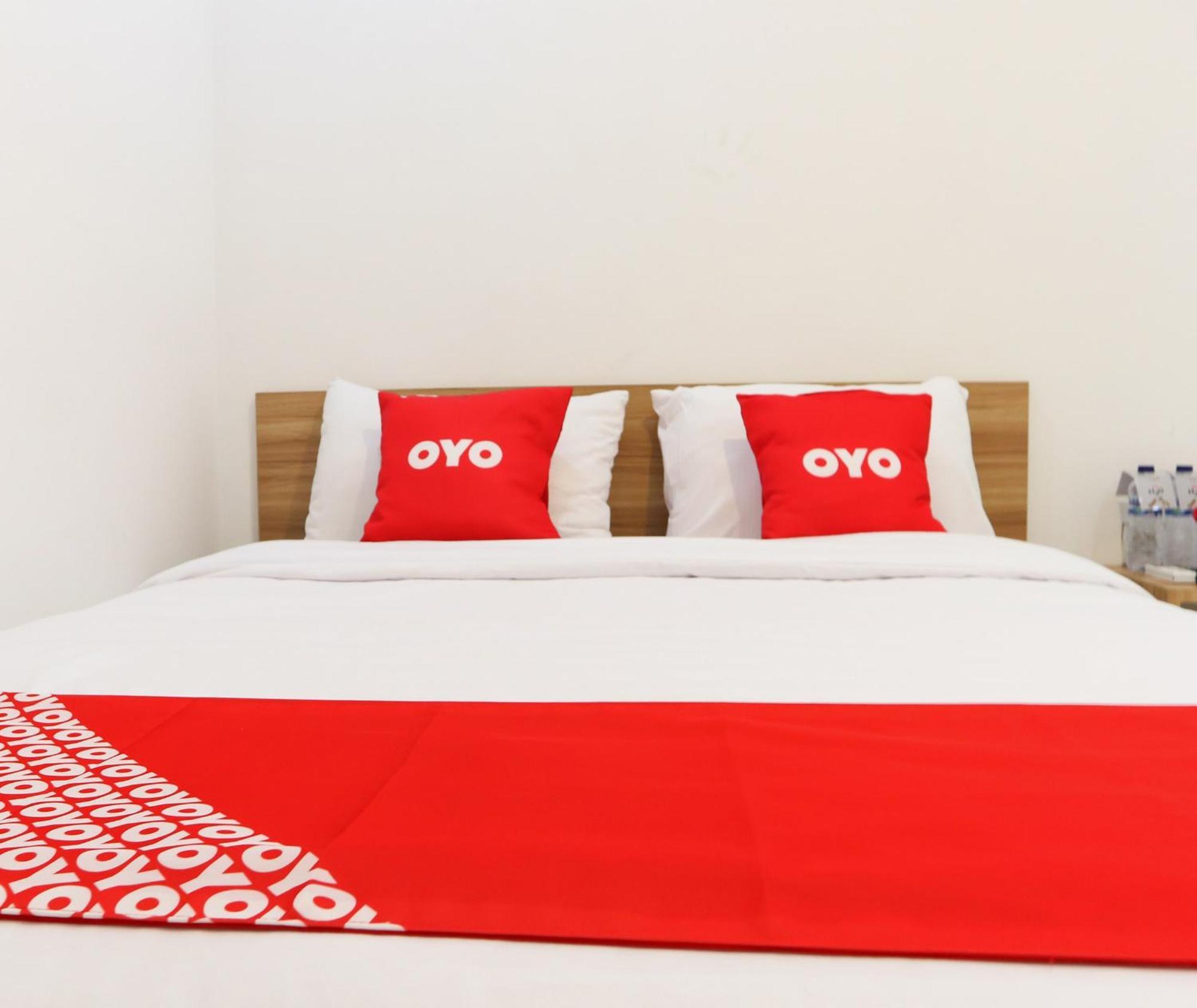 Oyo 1191 Monalisa Residence And Cafe Padang  Esterno foto